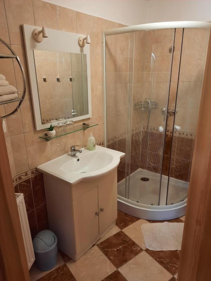 Ambrozia Guesthouse 나지카니자 외부 사진