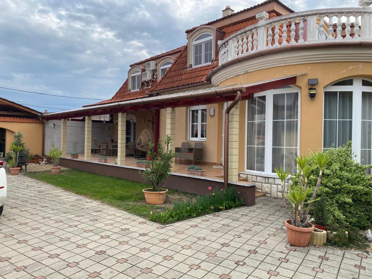 Ambrozia Guesthouse 나지카니자 외부 사진