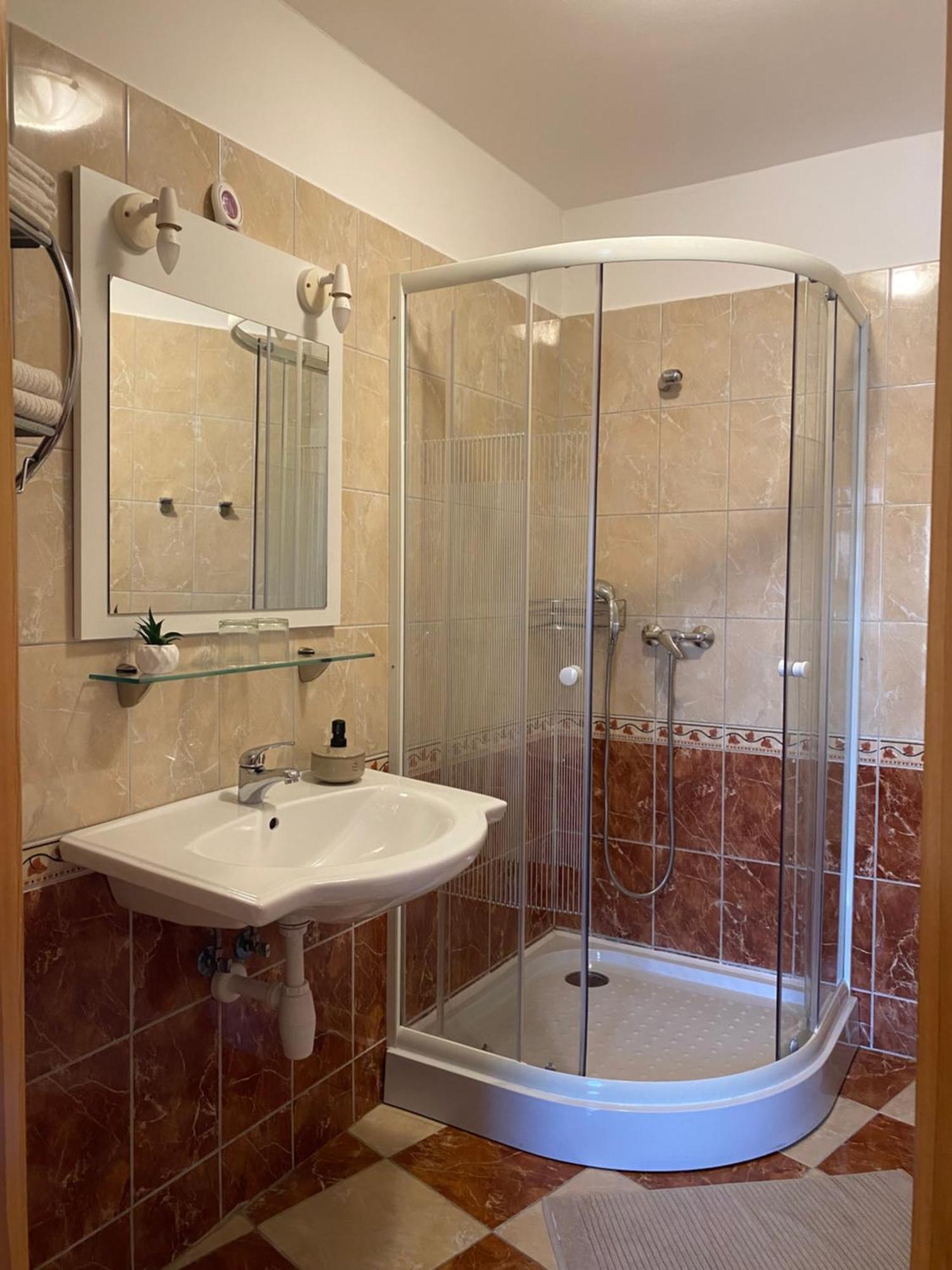 Ambrozia Guesthouse 나지카니자 외부 사진