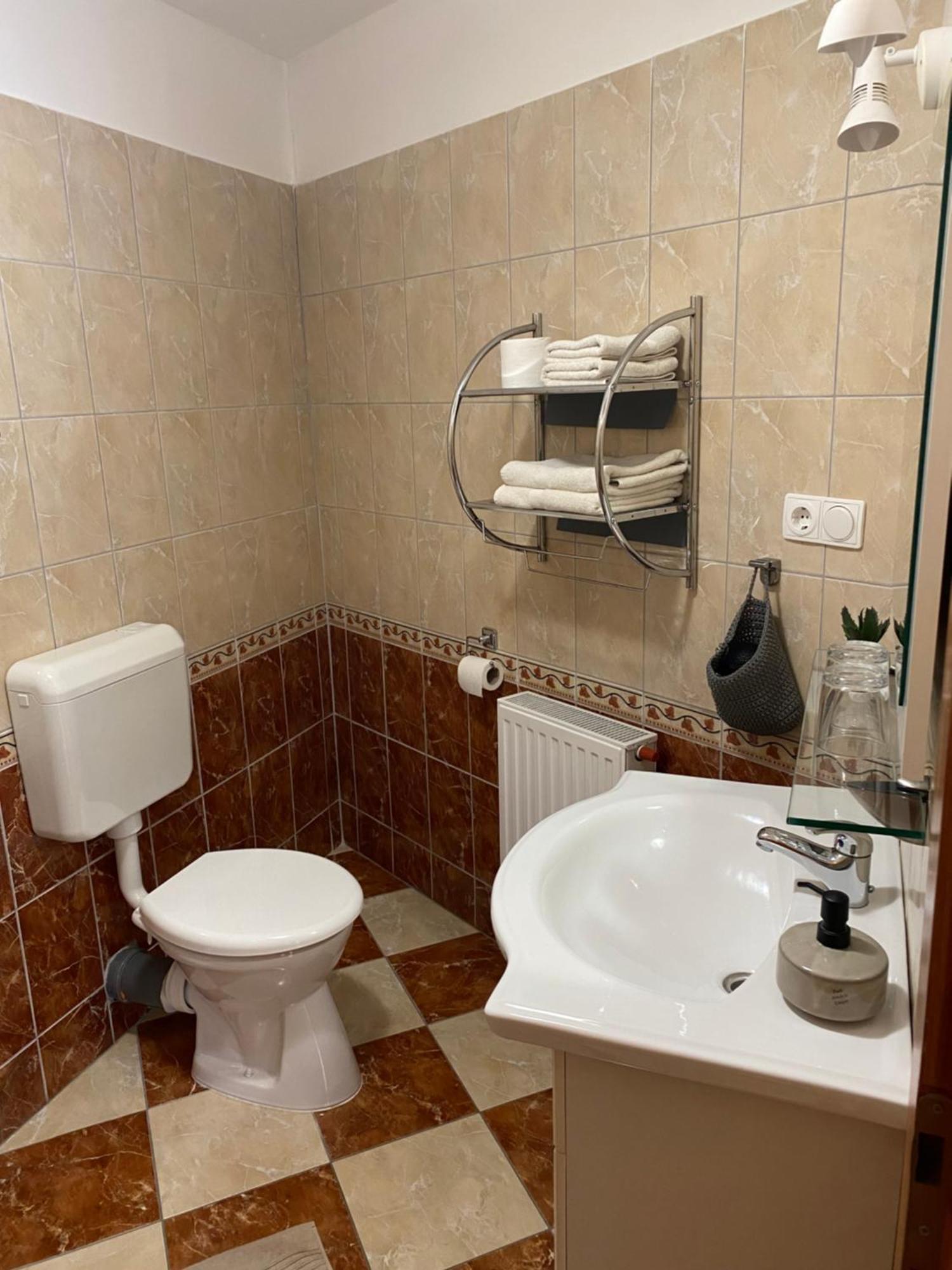 Ambrozia Guesthouse 나지카니자 외부 사진
