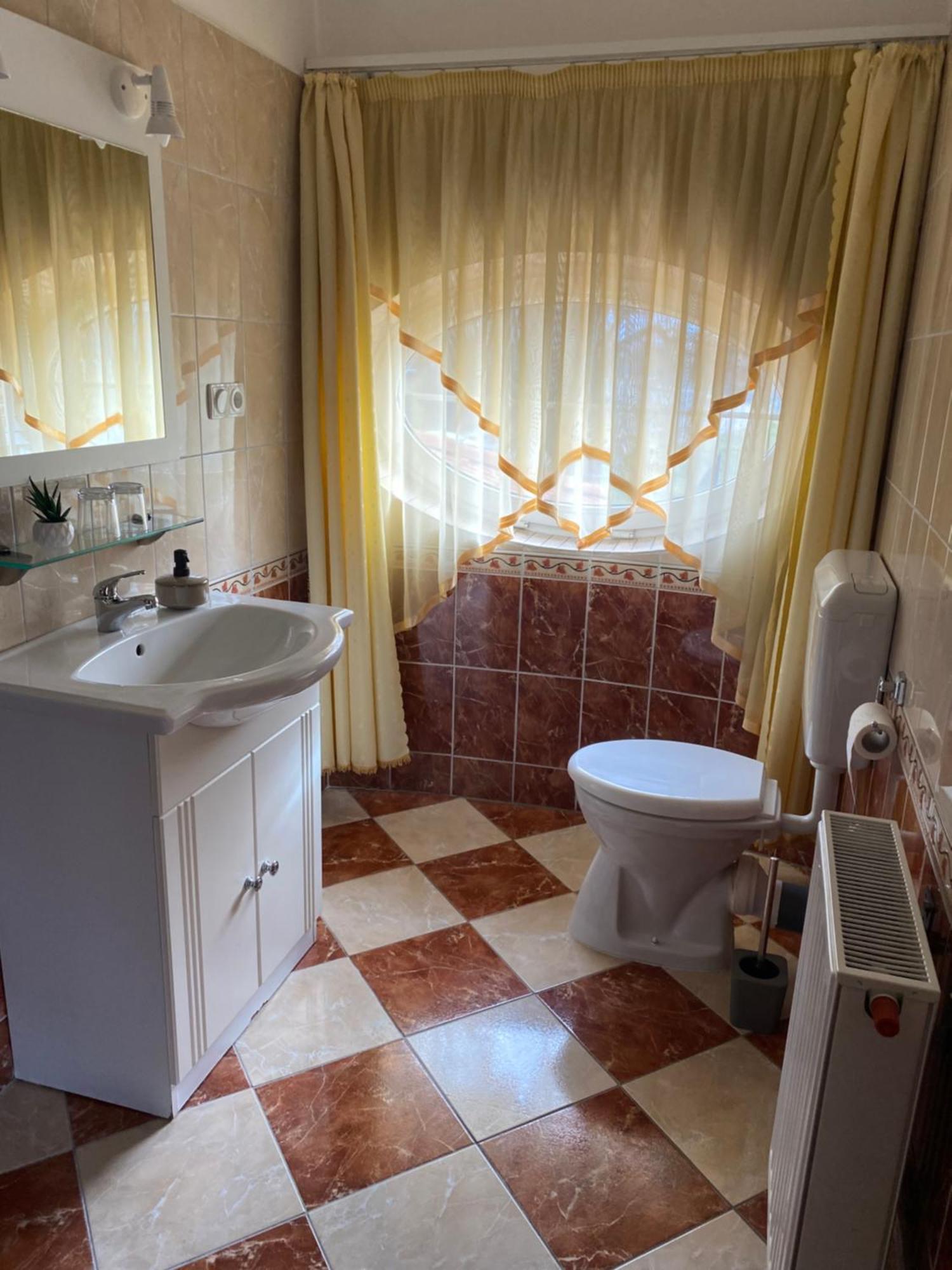 Ambrozia Guesthouse 나지카니자 외부 사진