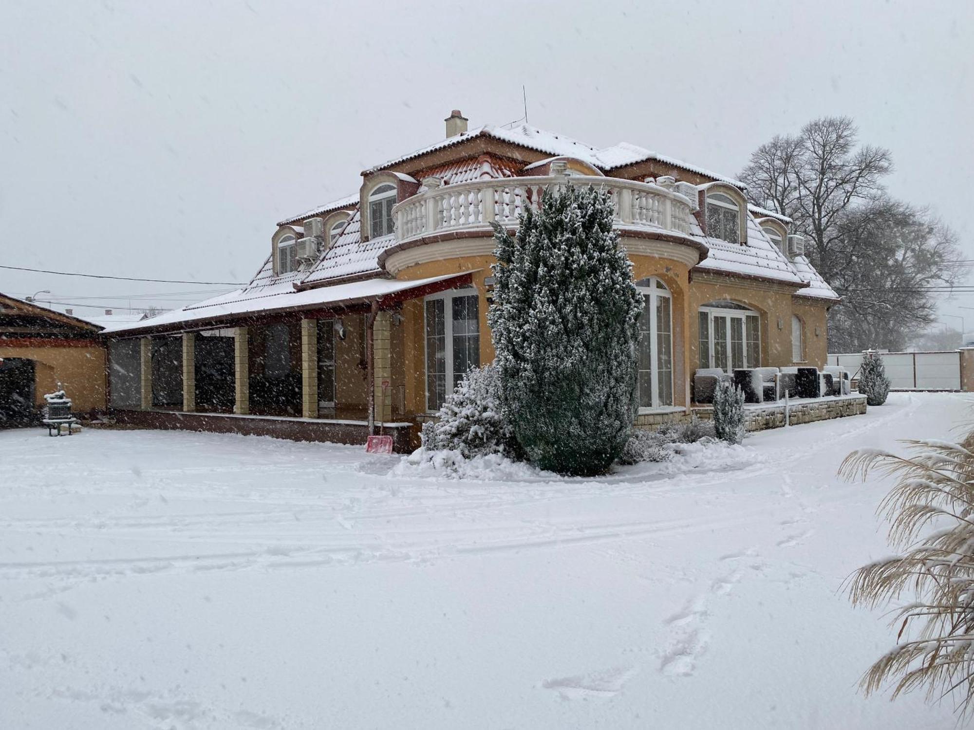 Ambrozia Guesthouse 나지카니자 외부 사진