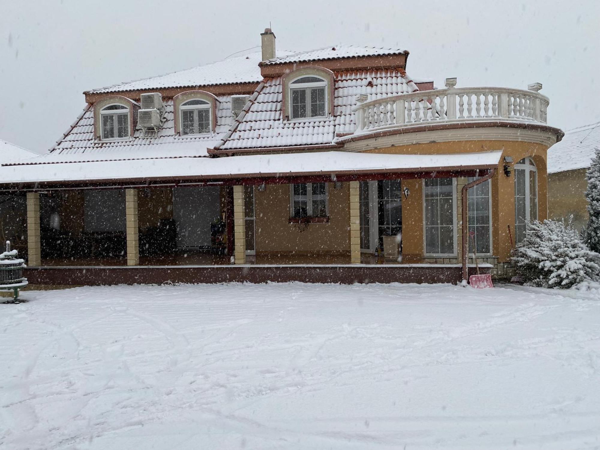 Ambrozia Guesthouse 나지카니자 외부 사진