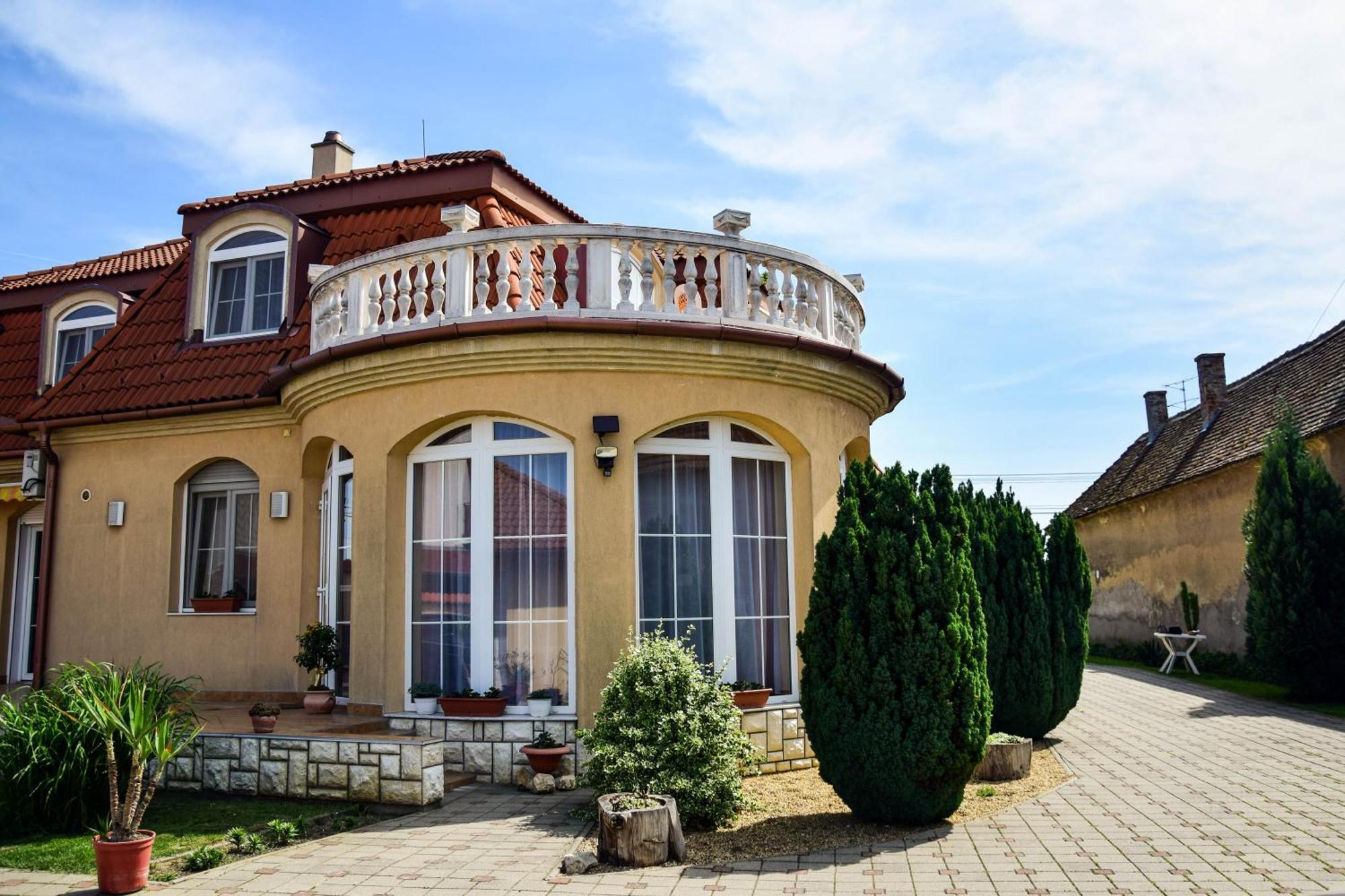 Ambrozia Guesthouse 나지카니자 외부 사진